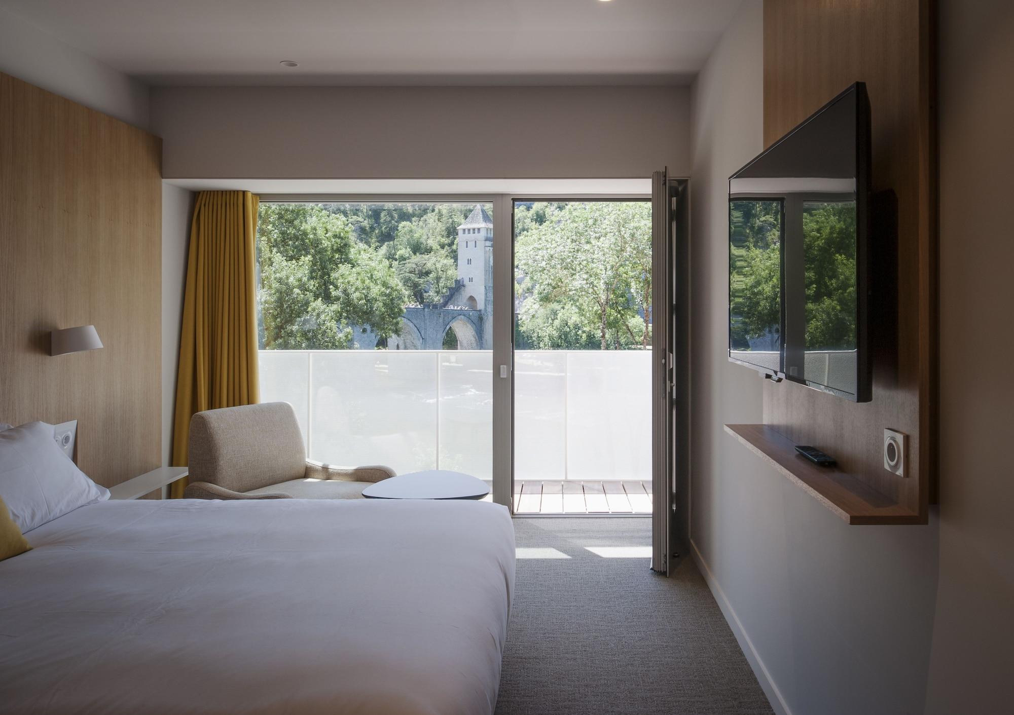 Western Divona Hotel