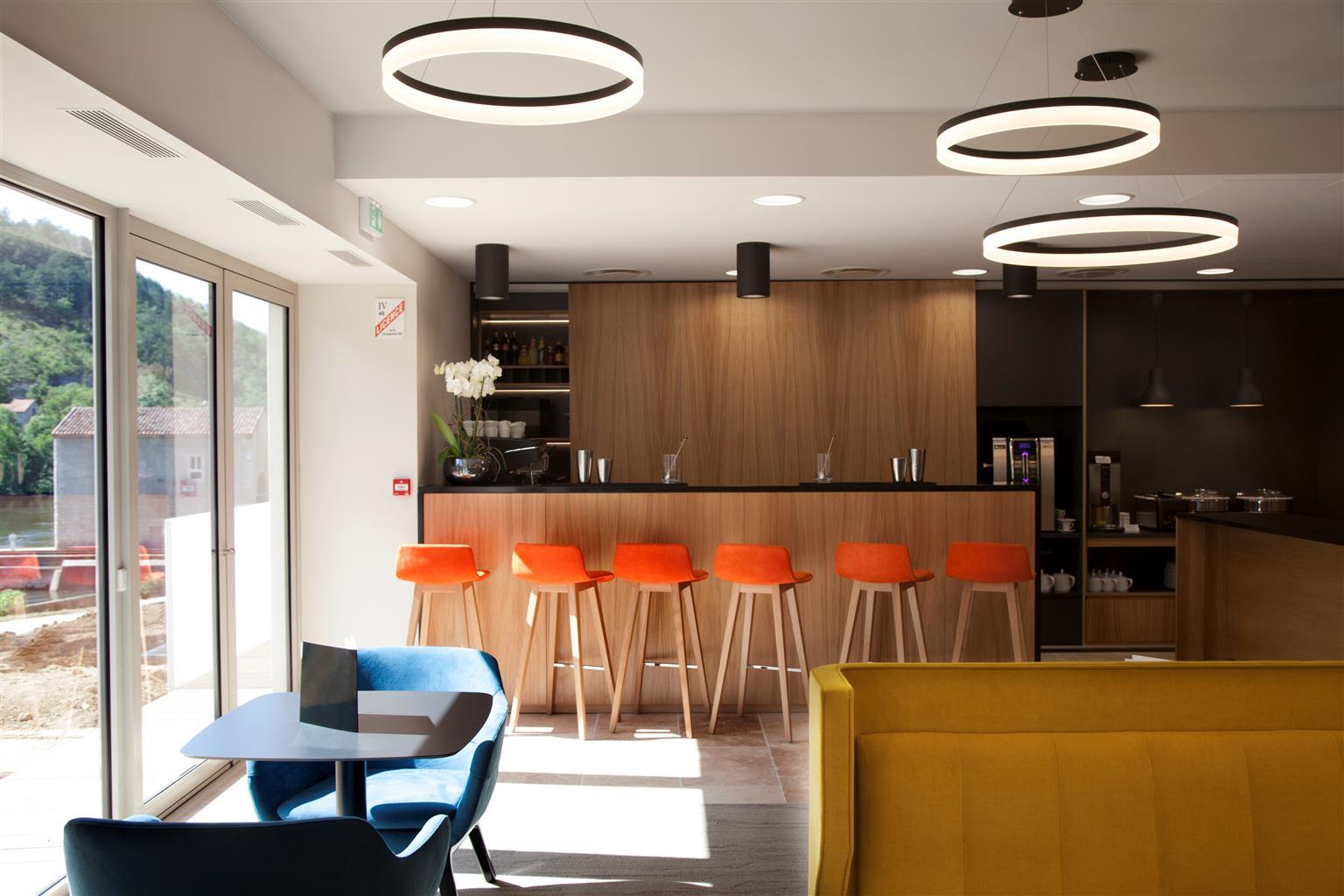 Western Divona Hotel
